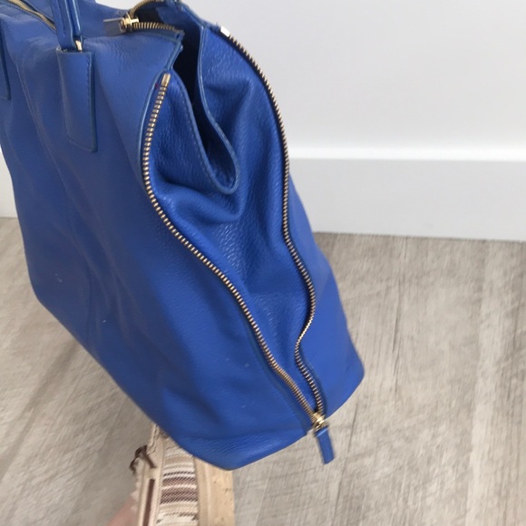 Blue leather Vince camuto expandable purse ! - Picture 4 of 8